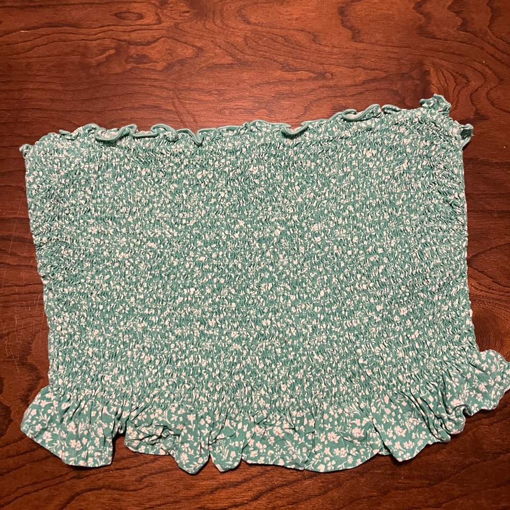 Green and white flower tube top
Size women’s M